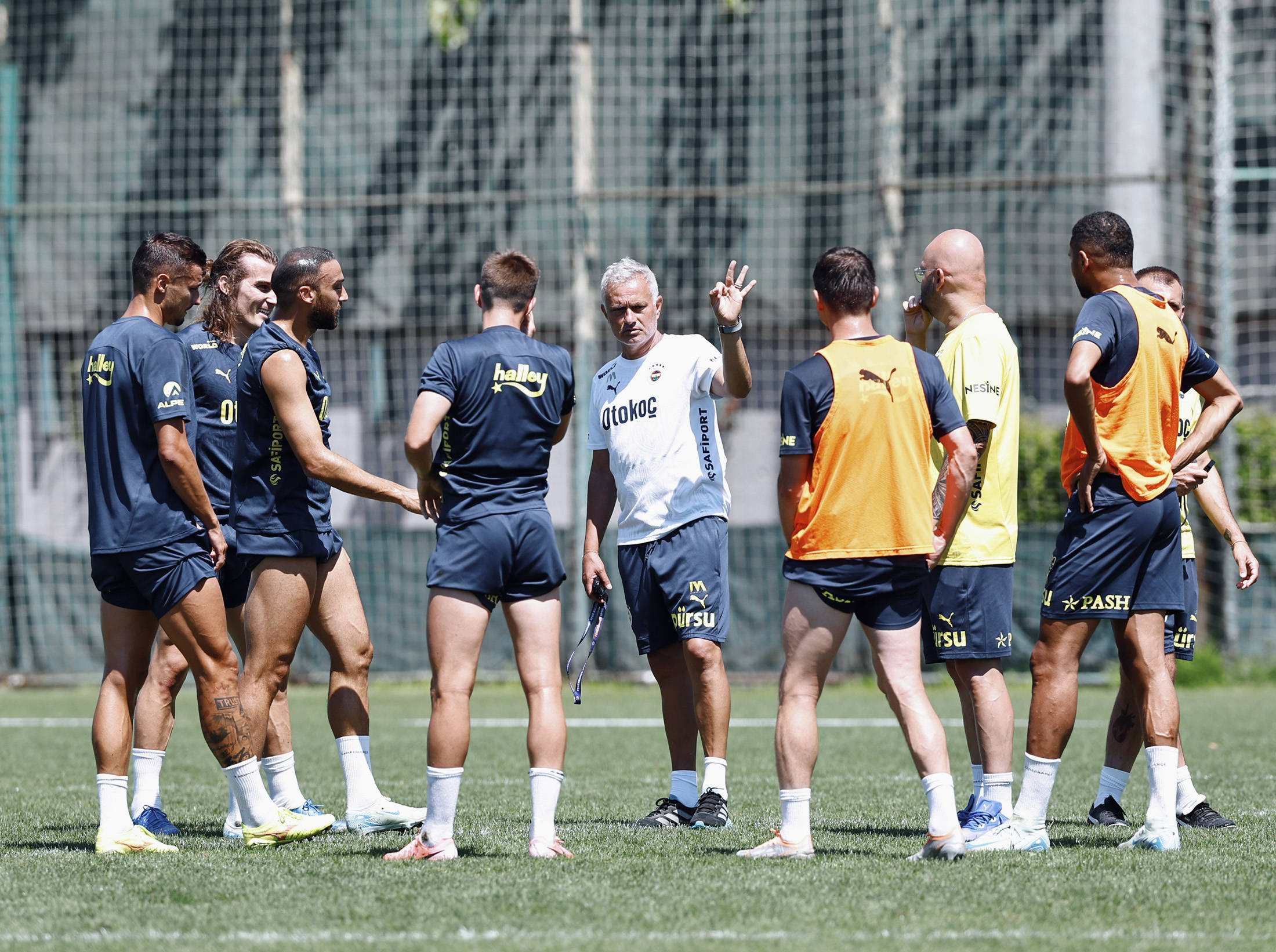 亚博-国际比赛日洛杉矶快船备战欧冠，门线救险细节曝光，态度坚定，身体对抗强度拉满的简单介绍-亚博